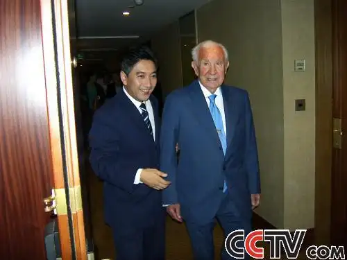 新闻频道 国际新闻 > 正文进入[cctv新闻【高端访问】]>>     是他,在