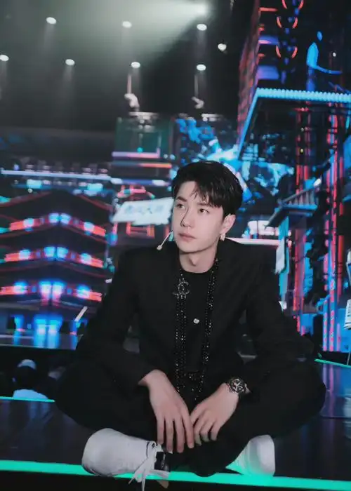 王一博街舞4高清剧照 侧颜杀的一博队长来了,不定义街舞……__财经