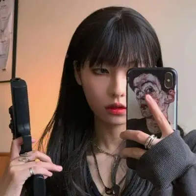 高冷酷盖成熟女生微信头像/酷而不失风度