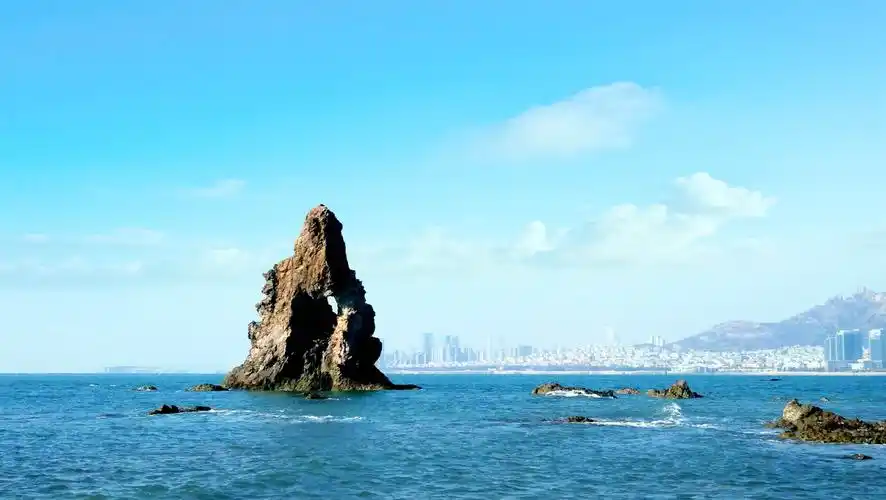 青岛石老人与栈桥