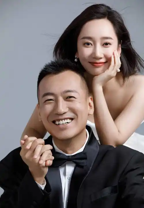 19,季肖冰结婚当爸今年11月,季肖冰被狗仔拍到带女友外出拍照,女友还