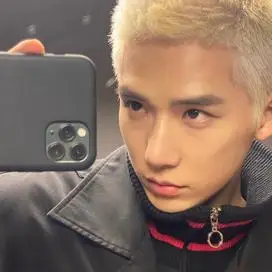 王安宇* 好爱大帅哥的对镜自拍