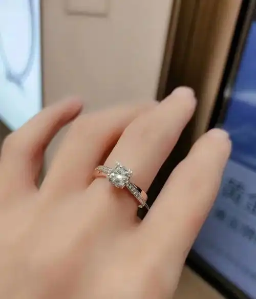 周大福偏爱系列钻戒