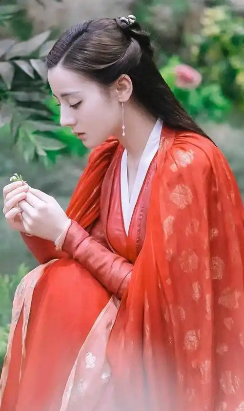 迪丽热巴的红衣古装造型,白凤九,烈如歌,狐妖小红娘,都好美啊_红色