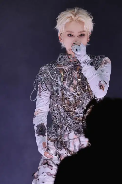 环球时报刊登周震南演唱会#zzn#周震南实体专上线秒