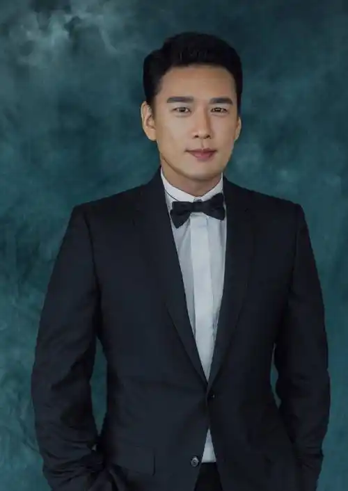 这5位男演员告诉你,眼睛小一样可以帅气逼人