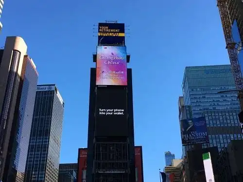 广州"霸屏"时代广场