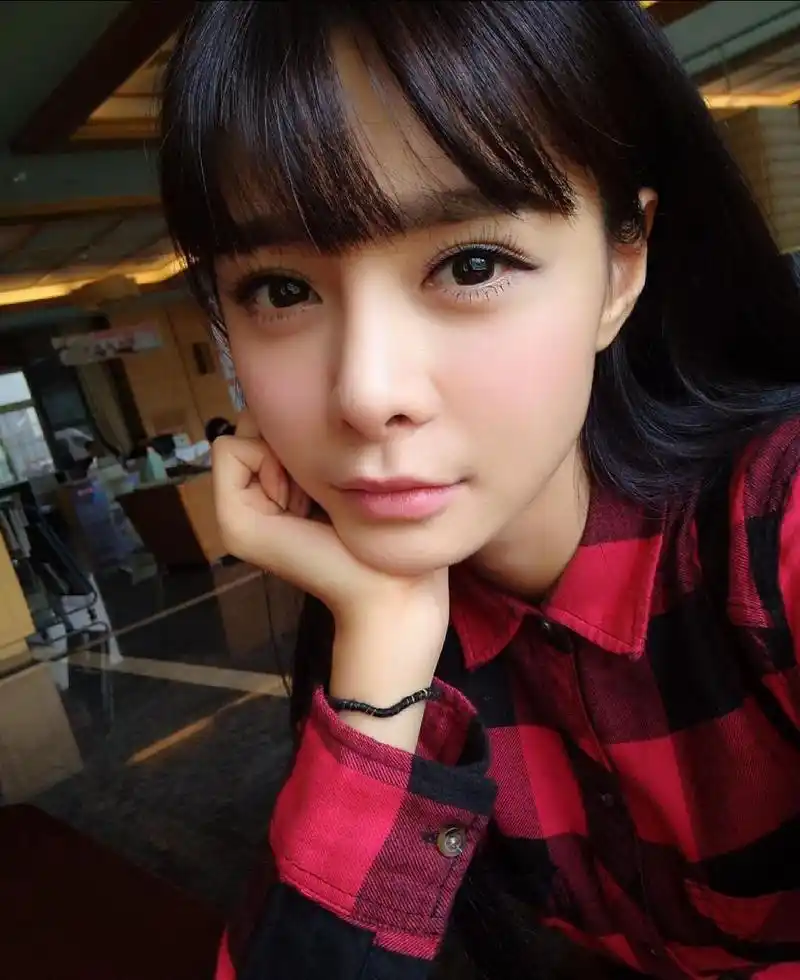 沈梦辰自拍甜美照