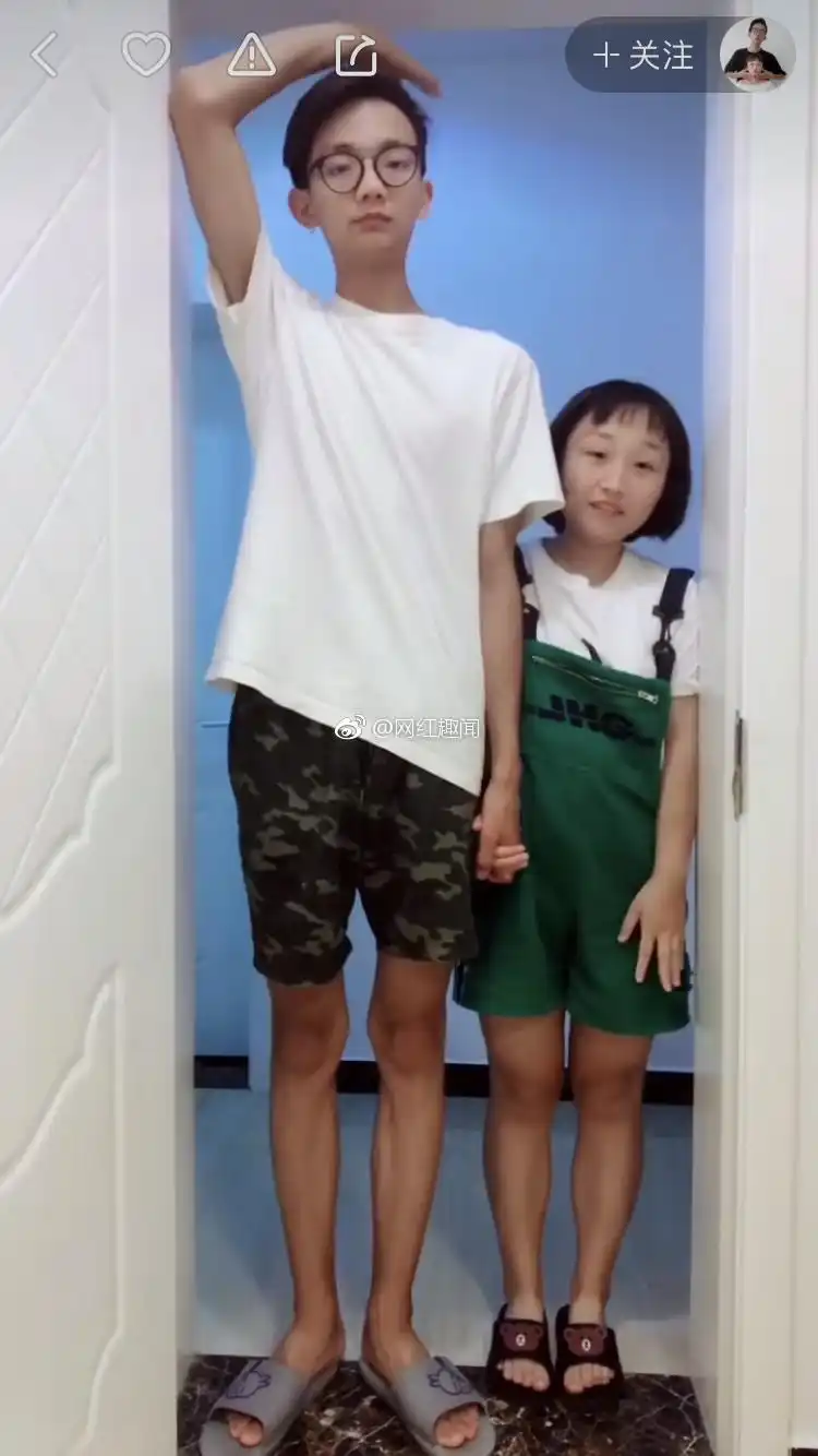 k手上的一对最萌身高差情侣,女148,男187,我承认我又羡慕了.