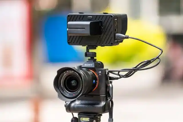 经常需要拍摄视频,很多时候都是一个人完成,设备必须安排到位,不然