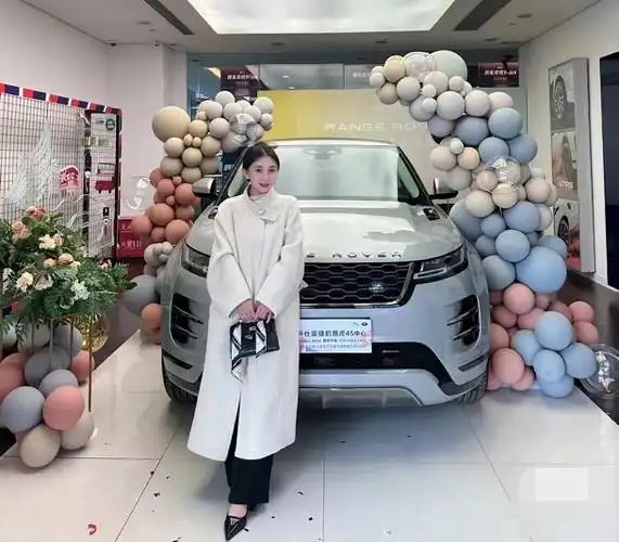 能看到很多路虎极光l的提车视频,这些视频最大特征就是车主都是年轻人