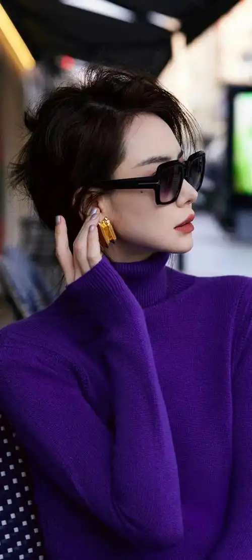 作为一位备受瞩目的美女,戚薇的壁纸照片成为了许多粉丝手机和电脑的