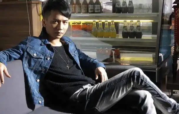 应有着属于自己的商业帝国,在感情这方面也特别的圆满,拥有了妻子