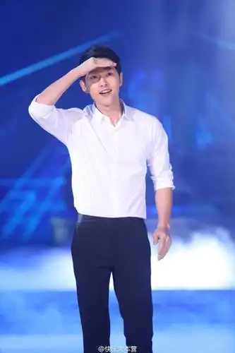 【历史上的今天】宋仲基中国综艺首秀 录制快乐大本营!