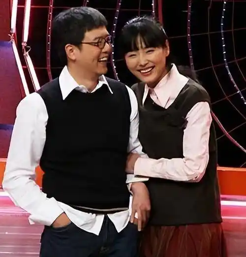 原创粉红女郎张延嫁给大5岁的张锦程为爱奔走于香港和北京