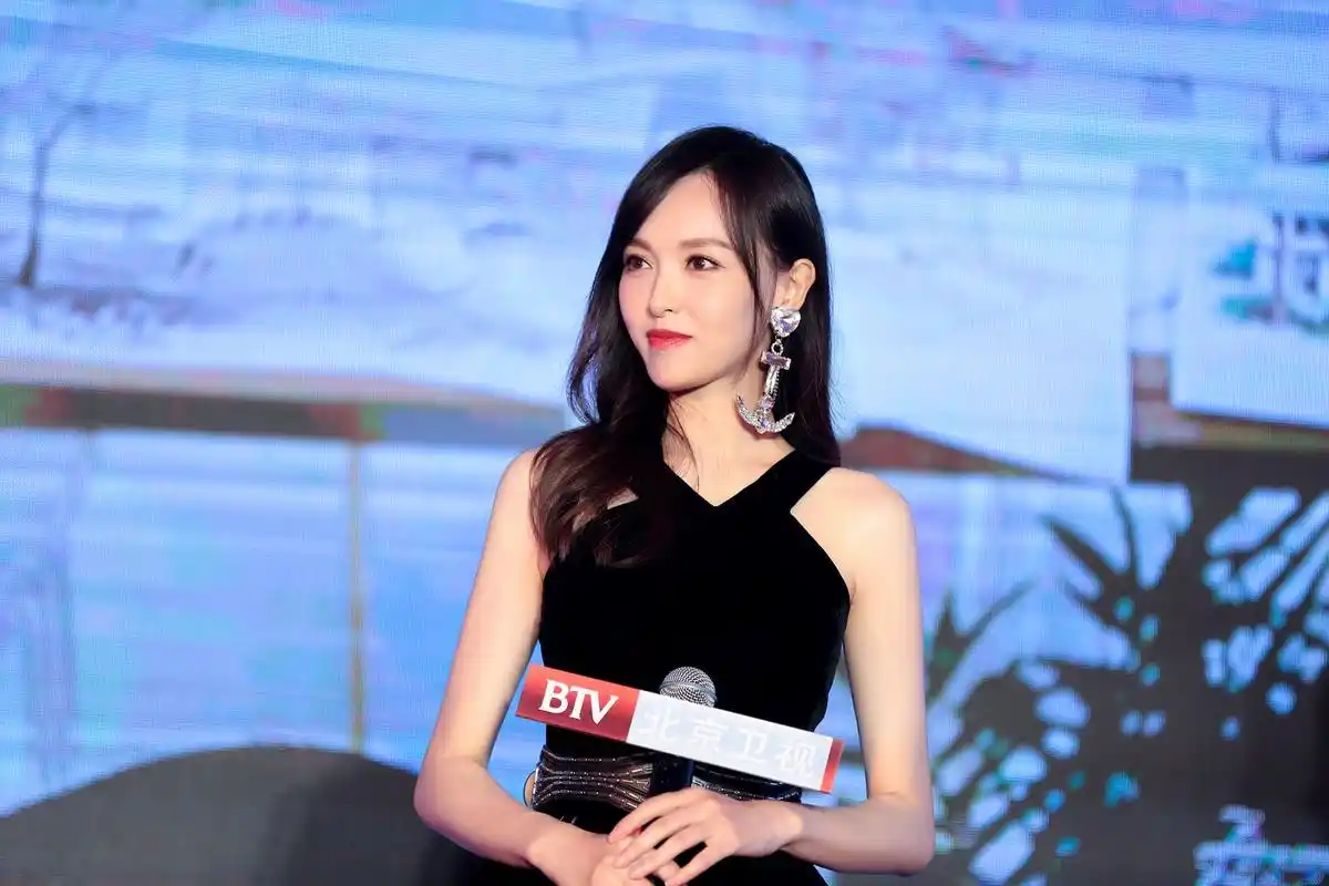 [消息]《时间都知道》北京召开新闻发布会 唐嫣与窦骁,杨烁现场甜蜜