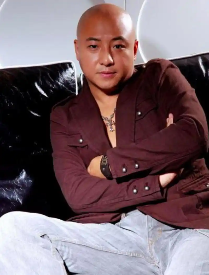 2008年,周晓鸥为何宁愿跑龙套,也要离开零点乐队?