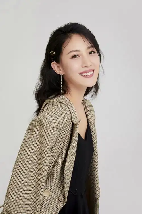 张墨锡西装写真释出长安诺热播演绎后宫风云