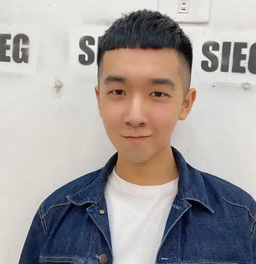 男士发型四周剃光的男生两边光发型阳光帅气