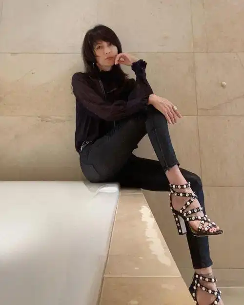 51岁工藤静香晒照,长项链又粗又厚富婆范,次女接棒木村拓哉进军影视圈