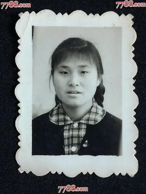 文革老照片:小妹妹登记照【七十年代摄尺寸3.0x4.2公分】!