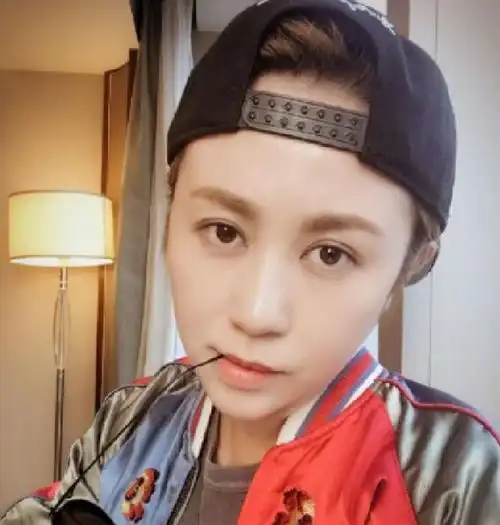 留起长发的马丽有多么惊艳昔日旧照让人意外真爱粉都不好认出