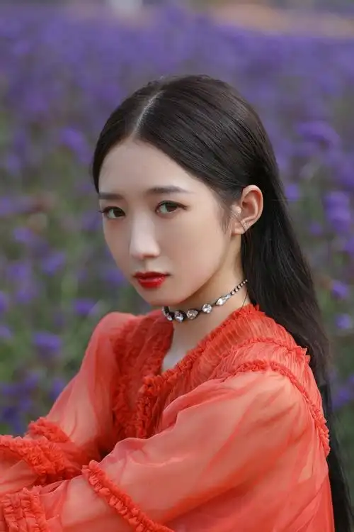 孟美岐红色纱裙性感图片写真59