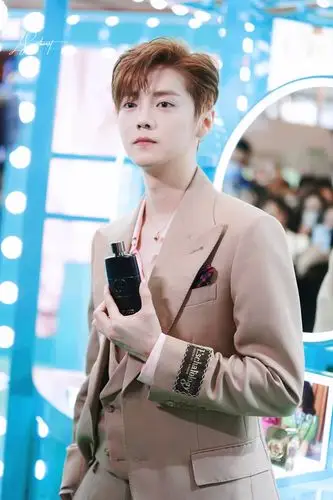 鹿晗【210509 gucci站台】