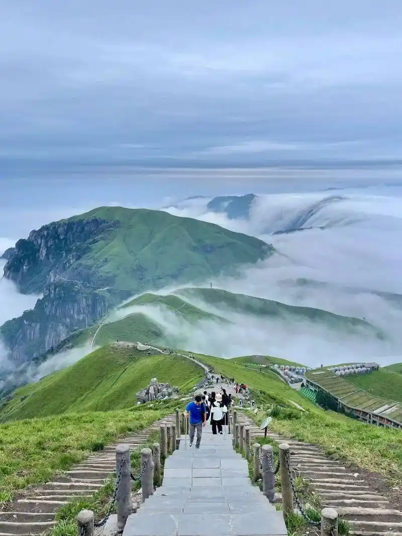 徒步华东顶流武功山!行走在云端草甸,穿梭于高山云海!