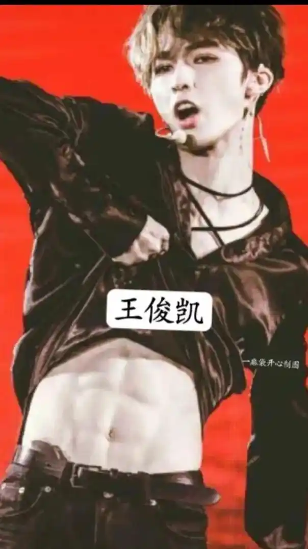 王俊凯的腹肌,睡觉vs蔡徐坤的腹肌,睡觉 - 抖音