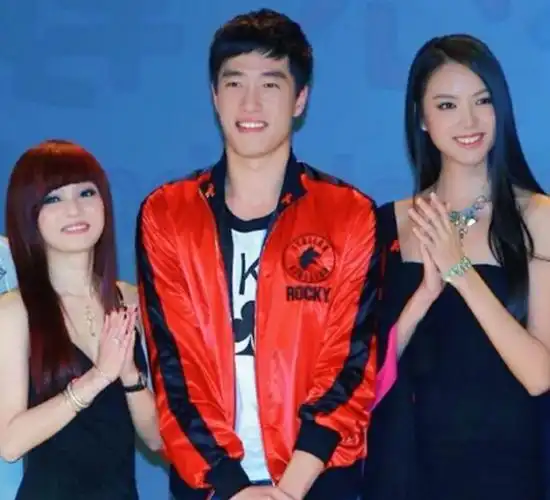 回顾世界小姐张梓琳37岁生二胎不嫁豪门嫁爱情老公颜值超高