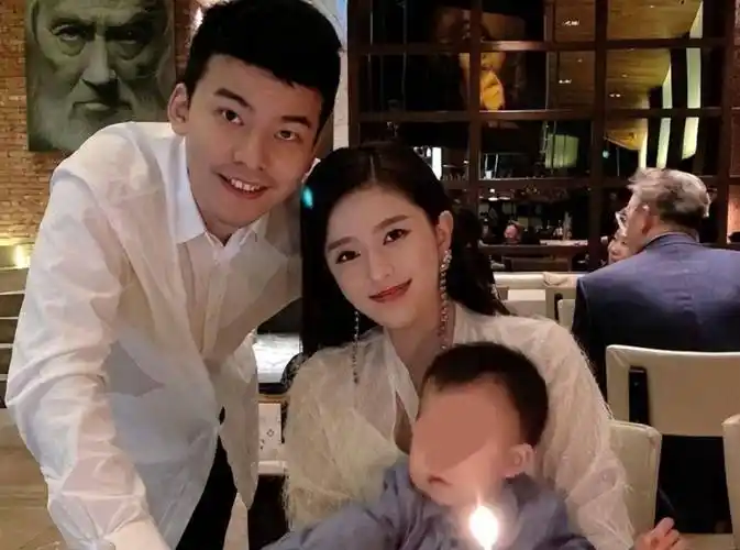 刘石坚:相恋6年甘愿捧红吉克隽逸,成名后惨遭拒婚,现今怎样了_妻子