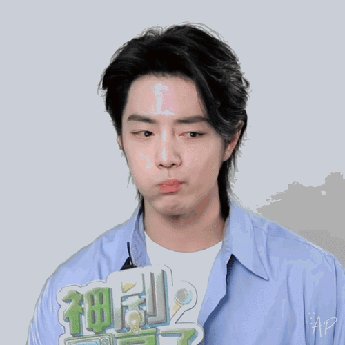 去年采访可爱赞合集    鬼知道我剪这个视频的时候笑的多开心#肖战