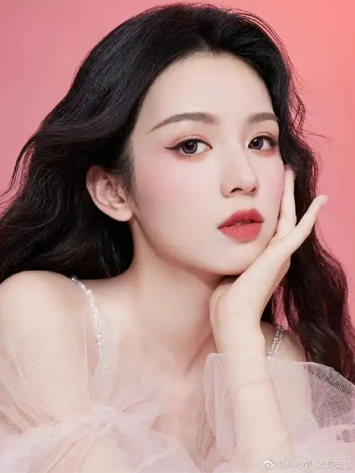 就连黑化造型都好漂亮周也超话