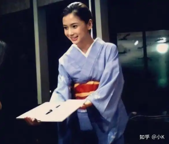 杨颖15岁日本走t台照流出!网友:满身的风尘味,见过吗?