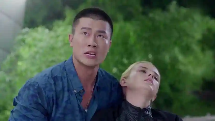 麻辣变形计第二十集1:柳莎被神秘高手打得,心脏病都犯了