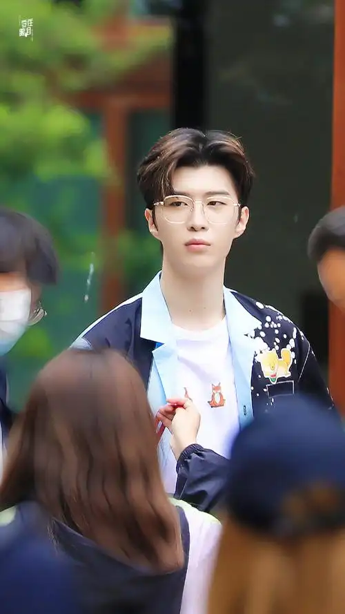 范丞丞[超话]#20200801 青春环游记录制@范丞丞adam0616