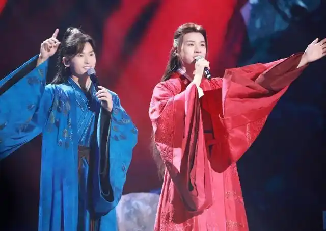 山河令演唱会:龚俊张哲瀚合唱天问图片