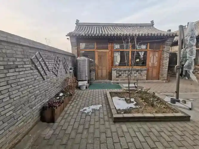 花墙砖和彩钢顶毁了农村房屋美感,延庆青砖灰瓦的院子出租受欢迎__财