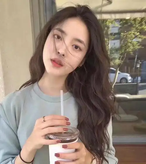 黑长直已经不受欢迎了,今年流行"摩根烫",太好看了!