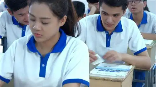 校花来了之前桌后座