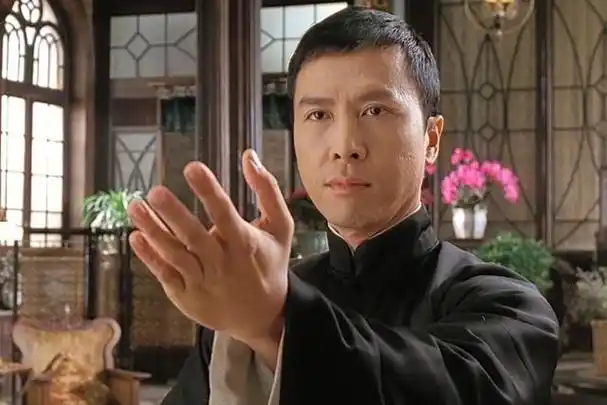 成龙头发花白,李连杰隐退,甄子丹《叶问5》成功夫片最后遮羞布