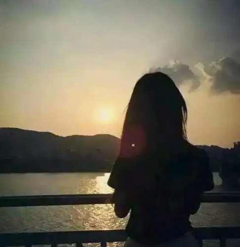 女生背影,以足够撩我(头像)