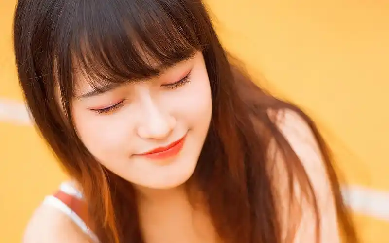 长相甜美女孩户外写真