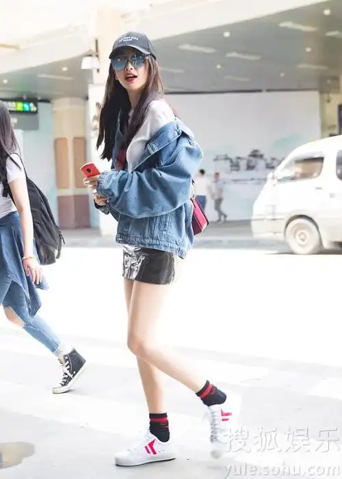 angelababy牛仔装展夏日清新辣妈瞬间变少女