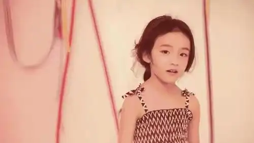 网曝6岁小糯米近照神似杨幂刘恺威可爱又漂亮