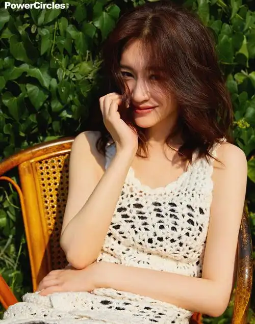 李小冉惬游版纳时尚写真大片!还是那么性感那么美!