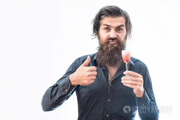 与酒精射击大胡子