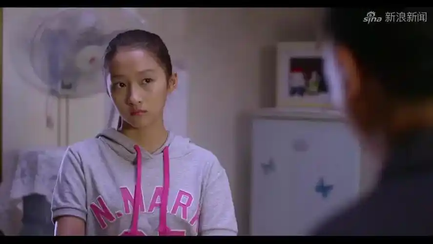 一仆二主:张嘉译这爹当得太憋屈了,关晓彤都这么大了还溺爱她