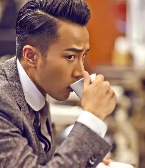 谢霆锋的头发好油,都能炒菜了,请男星们远离油头